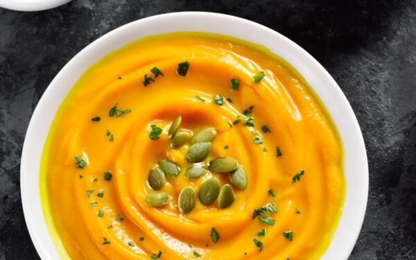 Como fazer purê de abóbora simples com noz-moscada